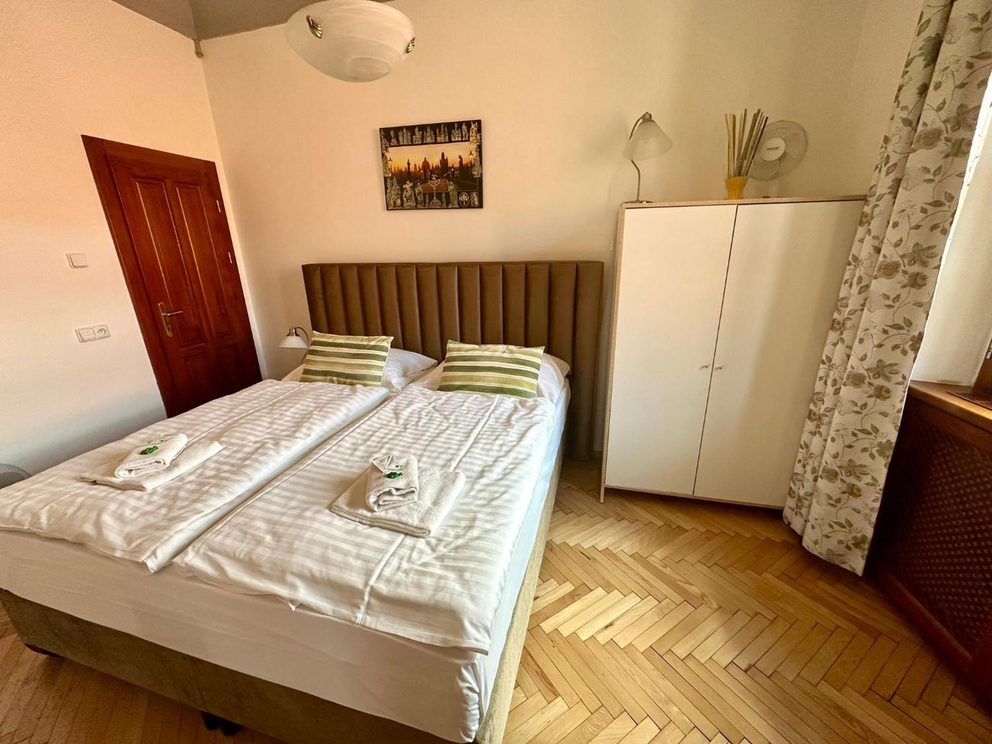 Historic Centre Apartments VIII Prag Exteriör bild