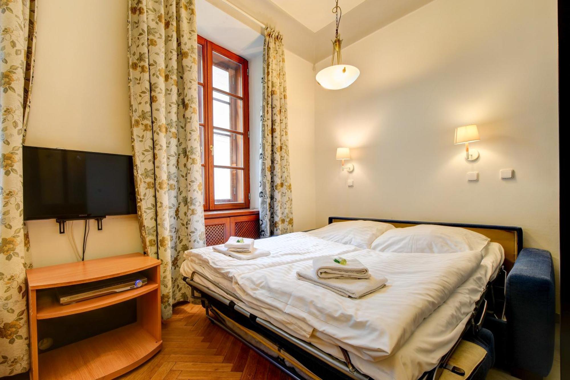 Historic Centre Apartments VIII Prag Exteriör bild