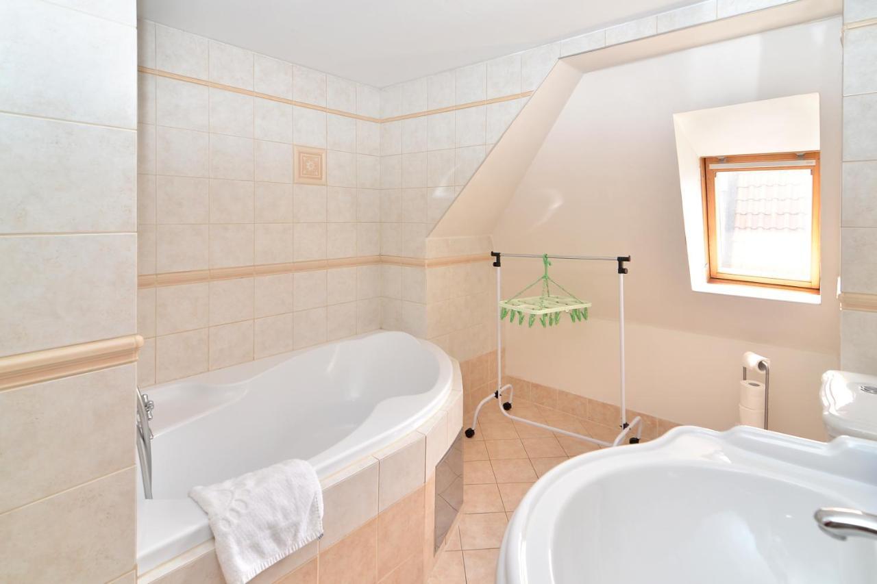Historic Centre Apartments VIII Prag Rum bild