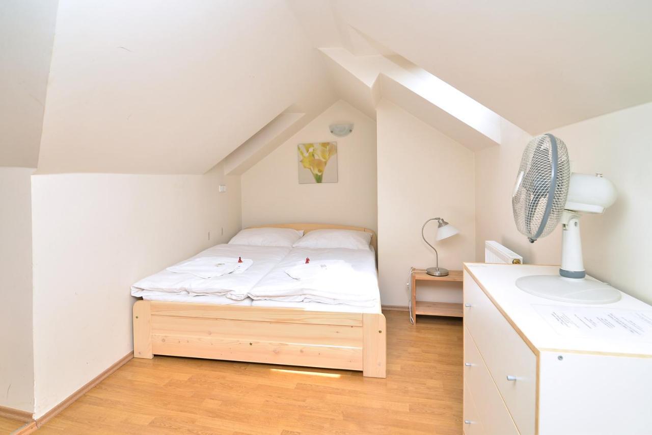 Historic Centre Apartments VIII Prag Rum bild